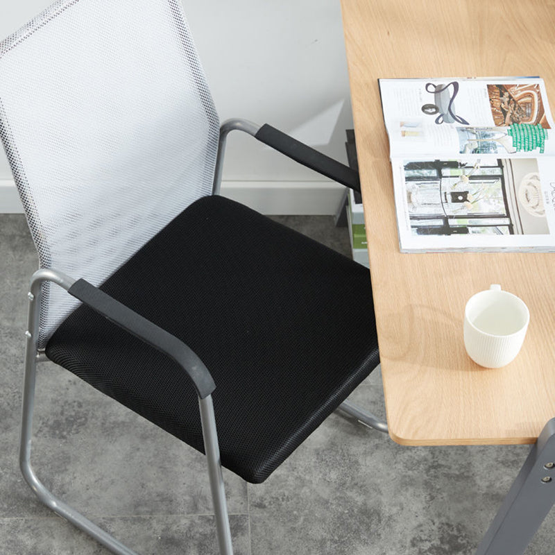 Chaise de bureau rectangulaire en tissu minimaliste moderne avec dossier et accoudoirs pour la maison 