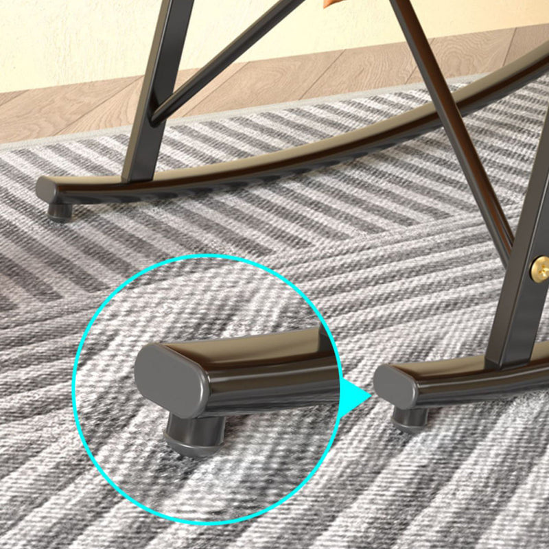 Zeitgenössischer nordischer Stoff gepolsterter Schaukelstuhl mit Metallrahmen, Rückenlehne und Armlehne für das Wohnzimmer 