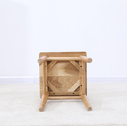 Moderner minimalistischer quadratischer Hocker aus Eichenholz mit Stoffbezug als Fußhocker für das Wohnzimmer 