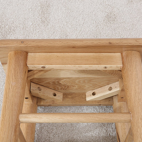 Moderner minimalistischer quadratischer Hocker aus Eichenholz mit Stoffbezug als Fußhocker für das Wohnzimmer 
