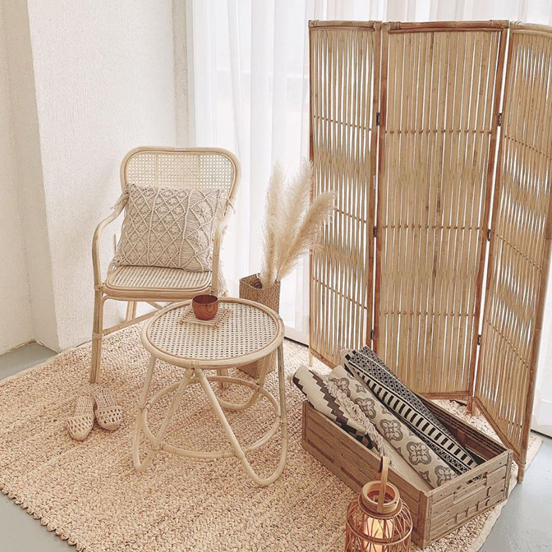 Respaldo de silla de comedor de ratán tejido cuadrado retro contemporáneo con reposabrazos para comedor 