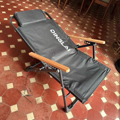 Chaise de camping pliable contemporaine en tissu Oxford carré avec cadre en acier au carbone, dossier et accoudoir en bois pour terrasse extérieure 
