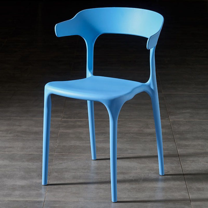 Silla de comedor apilable de plástico cuadrada escandinava contemporánea con respaldo en arco para comedor 
