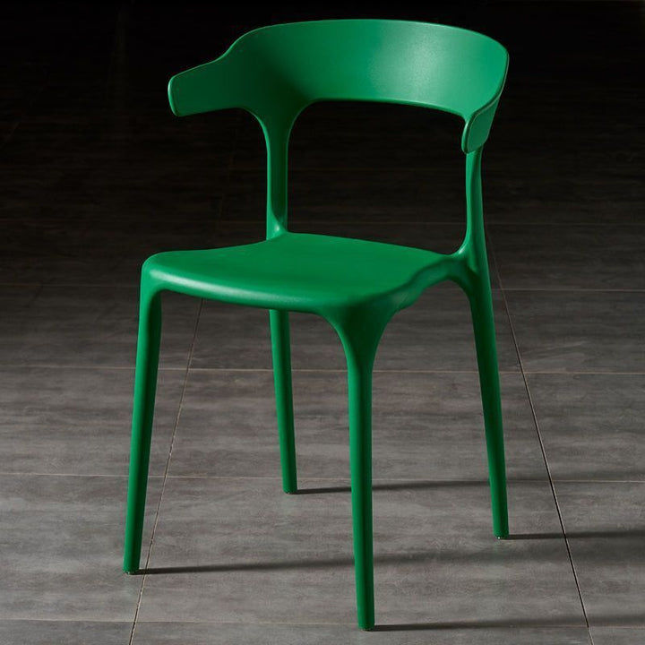 Silla de comedor apilable de plástico cuadrada escandinava contemporánea con respaldo en arco para comedor 