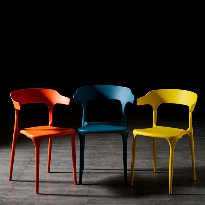 Silla de comedor apilable de plástico cuadrada escandinava contemporánea con respaldo en arco para comedor 