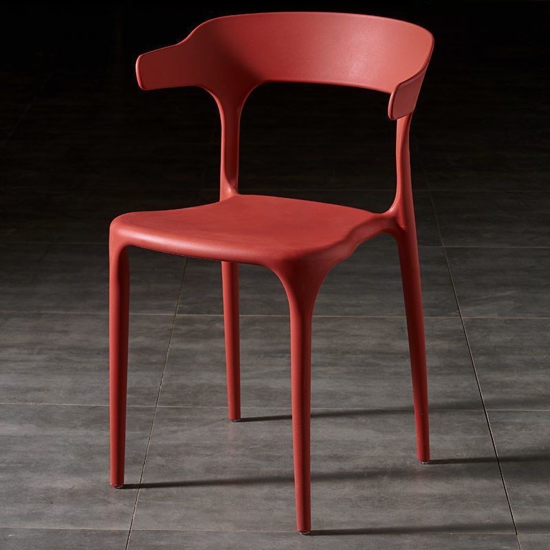 Silla de comedor apilable de plástico cuadrada escandinava contemporánea con respaldo en arco para comedor 