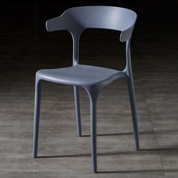 Silla de comedor apilable de plástico cuadrada escandinava contemporánea con respaldo en arco para comedor 