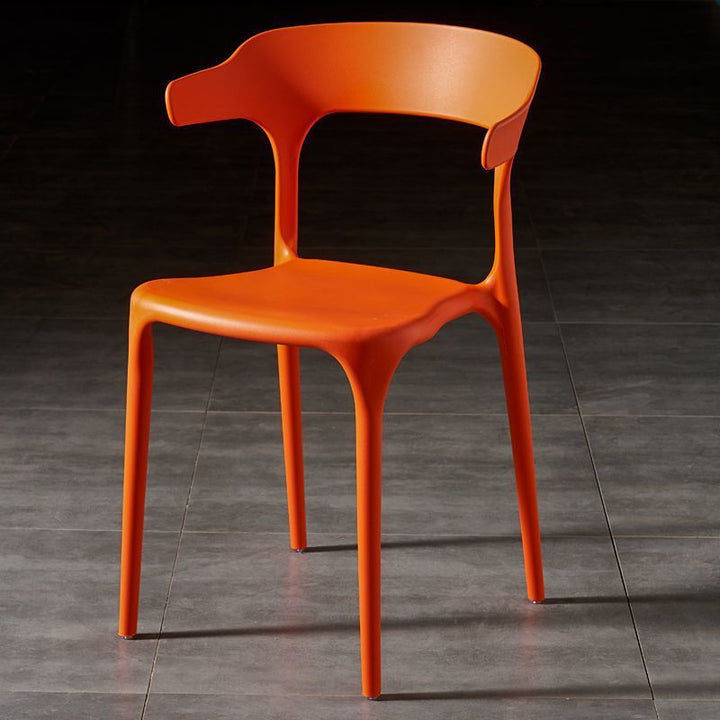 Silla de comedor apilable de plástico cuadrada escandinava contemporánea con respaldo en arco para comedor 