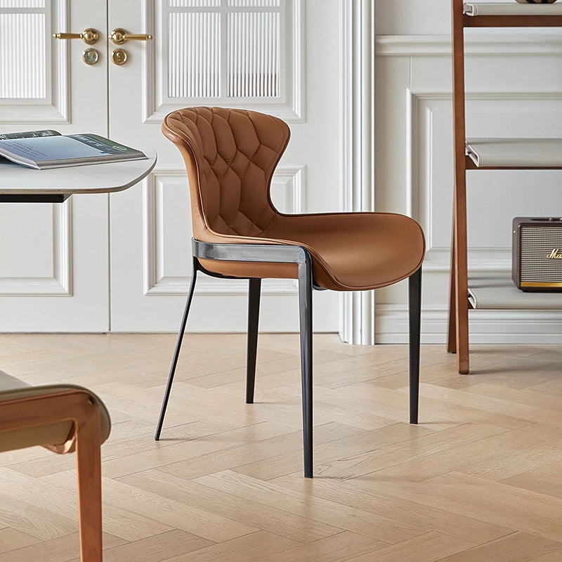 Chaise de Salle à Manger Moderne en Cuir Luxueux Courbé avec Dossier en Acier au Carbone 