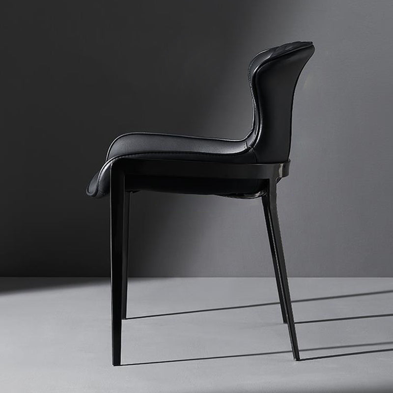 Chaise de Salle à Manger Moderne en Cuir Luxueux Courbé avec Dossier en Acier au Carbone 