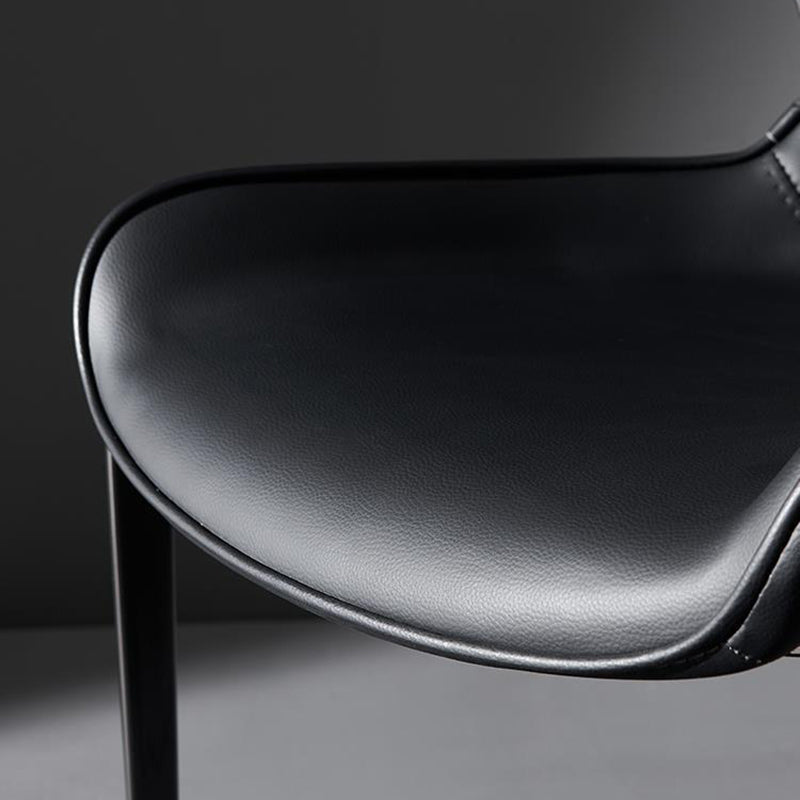 Chaise de Salle à Manger Moderne en Cuir Luxueux Courbé avec Dossier en Acier au Carbone 