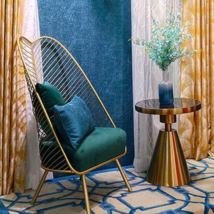 Chaise d'appoint contemporaine nordique en velours avec cadre en métal feuille de bananier et dossier pour salon 
