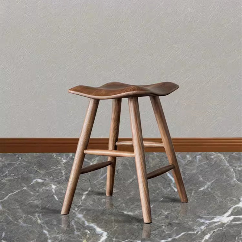 Zeitgenössischer nordischer quadratischer Barhocker aus Leder und Edelstahl mit niedriger Rückenlehne für das Esszimmer 