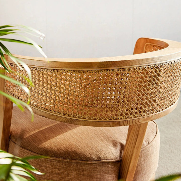 Zeitgenössischer Retro-Sessel mit Gestell aus Eschenholz, Baumwoll- und Leinenpolsterung, Rattan-Geflecht und gebogenem Rücken für das Wohnzimmer 