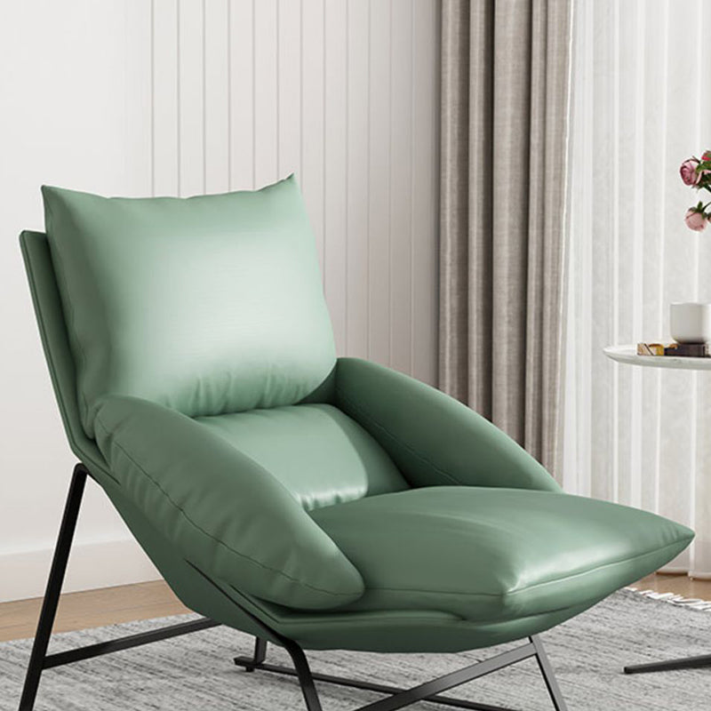 Sillón decorativo contemporáneo de lujo con respaldo curvo, tapizado en tela sintética y estructura de hierro para sala de estar 