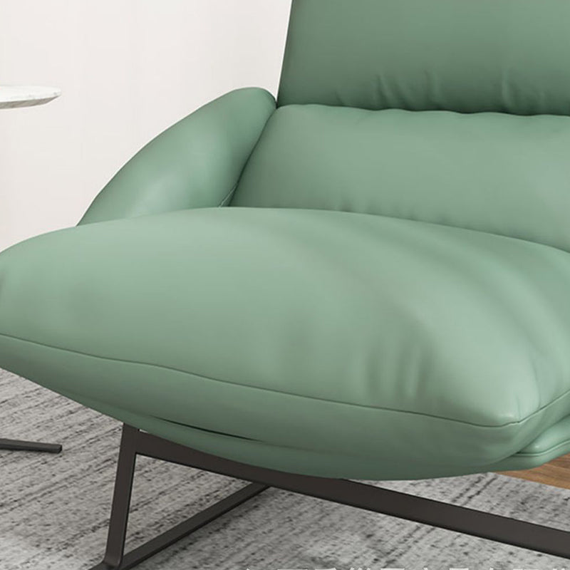 Sillón decorativo contemporáneo de lujo con respaldo curvo, tapizado en tela sintética y estructura de hierro para sala de estar 