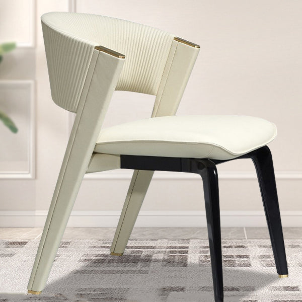 Chaise de salle à manger moderne en cuir microfibre carrée avec cadre en métal et dossier arqué pour salle à manger 