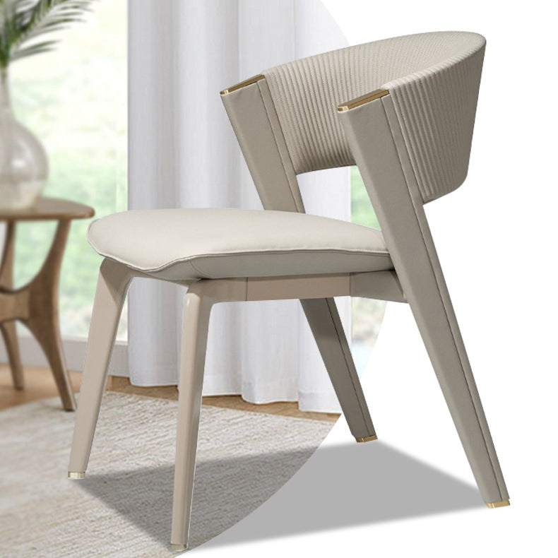 Chaise de salle à manger moderne en cuir microfibre carrée avec cadre en métal et dossier arqué pour salle à manger 