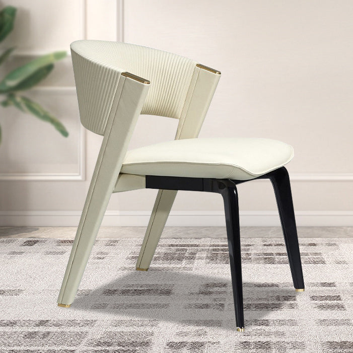 Chaise de salle à manger moderne en cuir microfibre carrée avec cadre en métal et dossier arqué pour salle à manger 