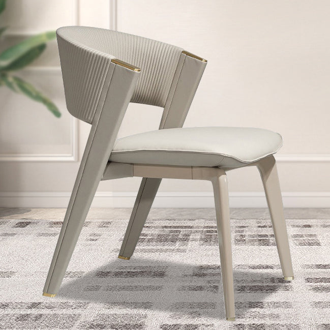 Chaise de salle à manger moderne en cuir microfibre carrée avec cadre en métal et dossier arqué pour salle à manger 