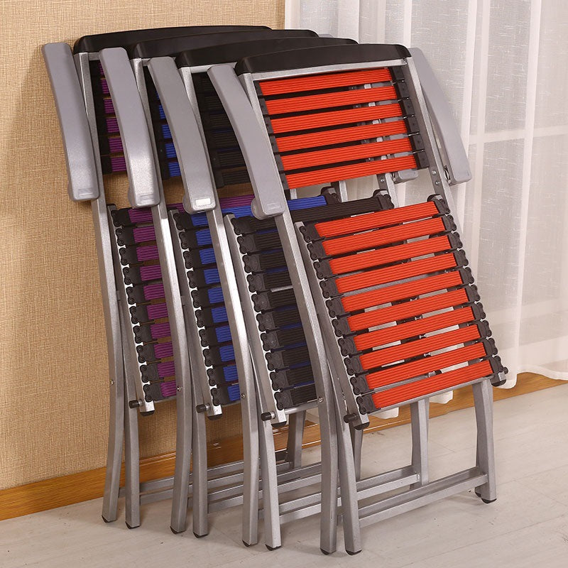 Moderner Luxus PU-Leder gepolsterter Esszimmerstuhl mit Flügelrückenlehne ohne Armlehnen für das Esszimmer 