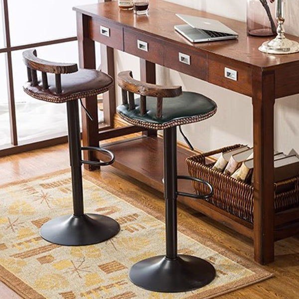 Zeitgenössischer, schlichter Barhocker mit niedrigem Rücken und Fußstütze, aus Kunstleder mit Ölwachs-Finish, gepolstert, Metall, verstellbar und drehbar, für das Esszimmer 