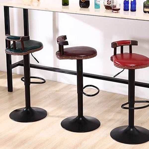 Zeitgenössischer, schlichter Barhocker mit niedrigem Rücken und Fußstütze, aus Kunstleder mit Ölwachs-Finish, gepolstert, Metall, verstellbar und drehbar, für das Esszimmer 
