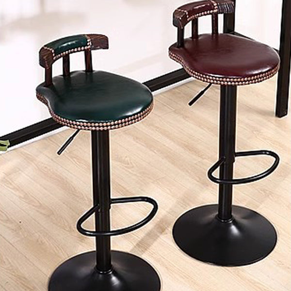 Zeitgenössischer, schlichter Barhocker mit niedrigem Rücken und Fußstütze, aus Kunstleder mit Ölwachs-Finish, gepolstert, Metall, verstellbar und drehbar, für das Esszimmer 