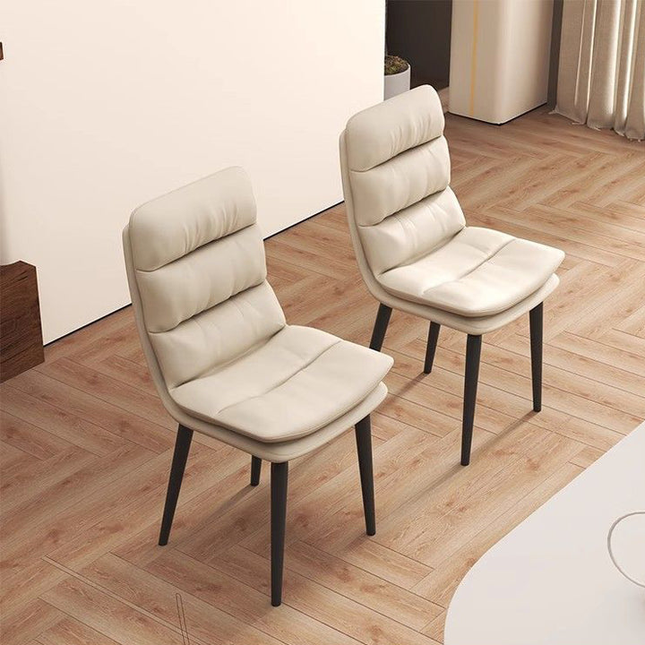 Moderner, luxuriöser Esszimmerstuhl mit quadratischer Rückenlehne aus PU-Leder und Gestell aus Karbonstahl für das Esszimmer 