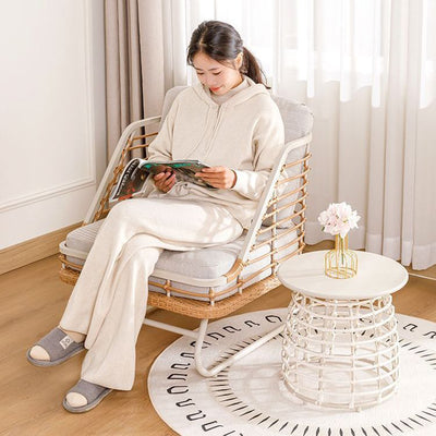 Zeitgenössischer Boho-Quadrat-PE-Rattan-Webstuhl aus Kohlenstoffstahl mit Rückenlehne für das Wohnzimmer 