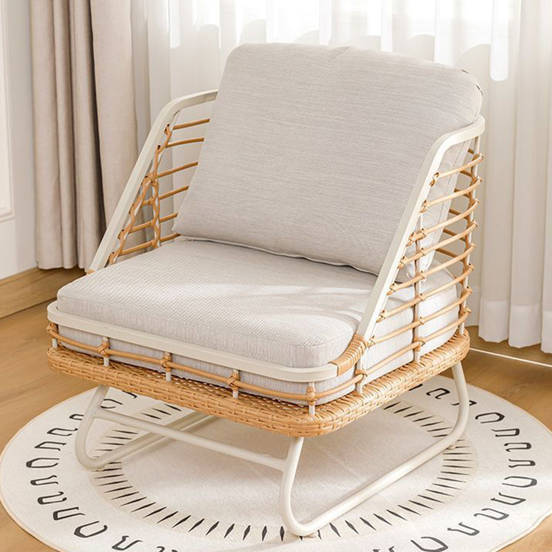 Zeitgenössischer Boho-Quadrat-PE-Rattan-Webstuhl aus Kohlenstoffstahl mit Rückenlehne für das Wohnzimmer 
