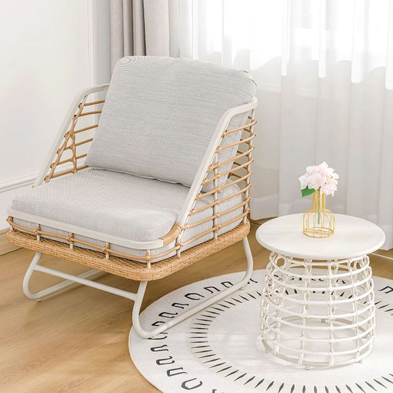Zeitgenössischer Boho-Quadrat-PE-Rattan-Webstuhl aus Kohlenstoffstahl mit Rückenlehne für das Wohnzimmer 