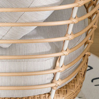 Zeitgenössischer Boho-Quadrat-PE-Rattan-Webstuhl aus Kohlenstoffstahl mit Rückenlehne für das Wohnzimmer 