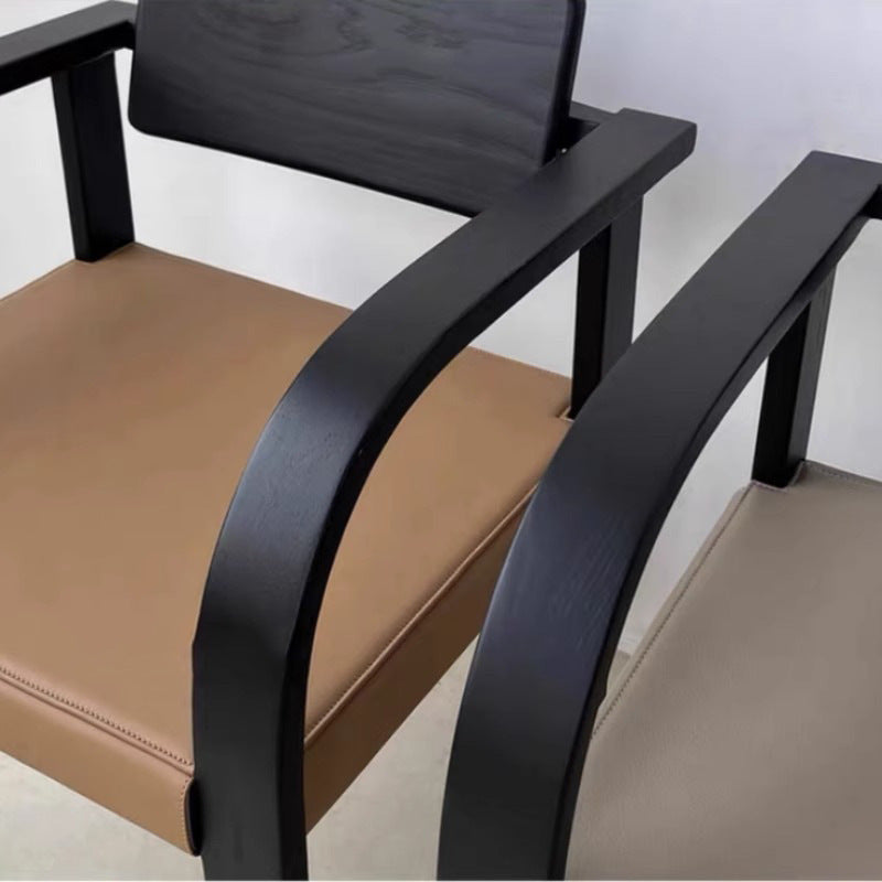 Traditioneller französischer quadratischer Massivholzrahmen Stoff Esszimmerstuhl mit gebogenem Armlehnenrücken für das Esszimmer 