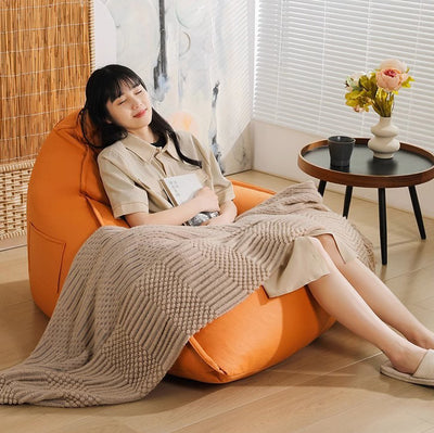 Silla reclinable de bolsa de frijoles de tela técnica triangular escandinava contemporánea para sala de estar 