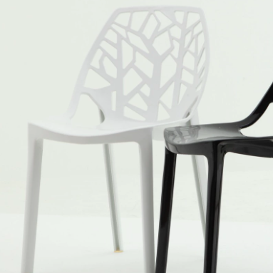 Silla de comedor de plástico curvada nórdica contemporánea con respaldo calado para comedor 