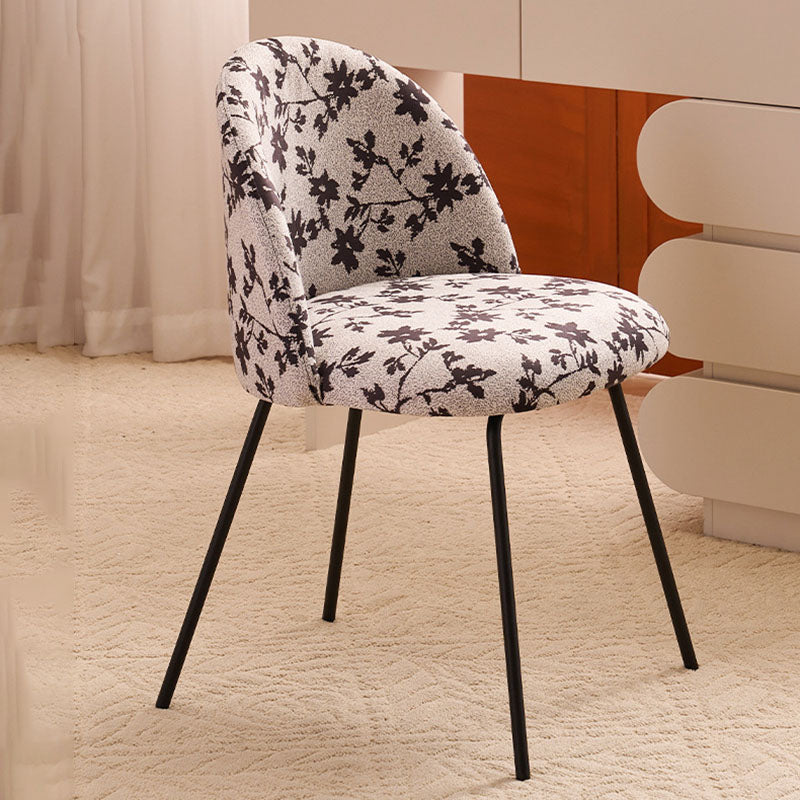 Tabouret de vanité contemporain créatif incurvé imprimé en flanelle avec dossier et pieds en bois massif pour chambre 
