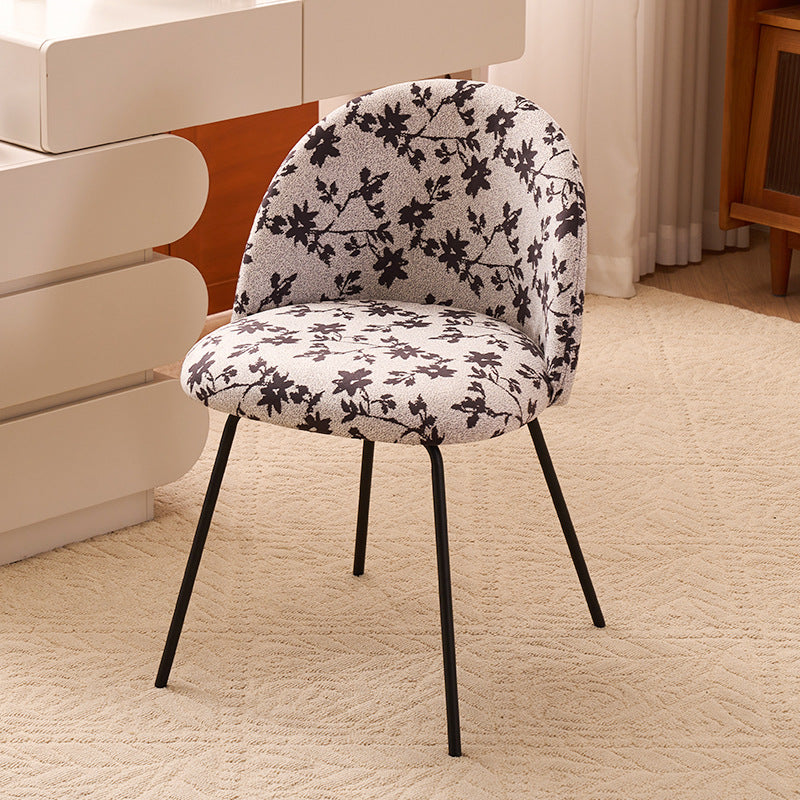 Tabouret de vanité contemporain créatif incurvé imprimé en flanelle avec dossier et pieds en bois massif pour chambre 