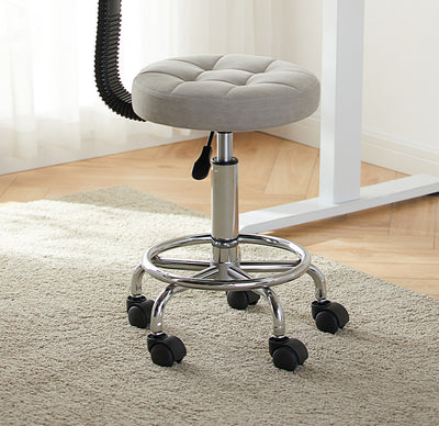 Taburete de bar ajustable en altura con respaldo y reposapiés de metal giratorio de cuero sintético redondo de simplicidad contemporánea para el comedor 