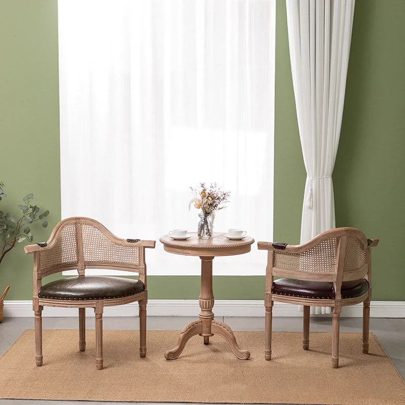 Silla de comedor de madera maciza tapizada en cuero genuino europeo tradicional con respaldo arqueado para comedor 