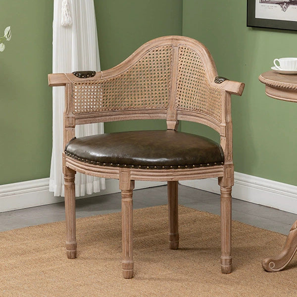 Silla de comedor de madera maciza tapizada en cuero genuino europeo tradicional con respaldo arqueado para comedor 