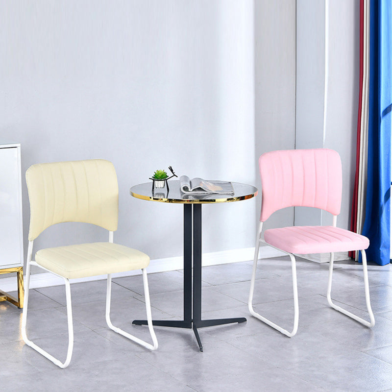 Tabouret de coiffeuse empilable avec dossier en cuir artificiel carré scandinave contemporain et cadre en acier au carbone pour chambre 