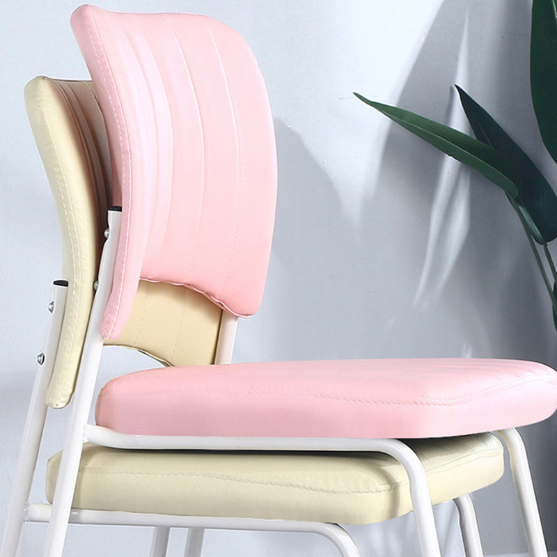 Taburete de tocador apilable con respaldo de cuero escandinavo contemporáneo y estructura de acero al carbono para dormitorio 
