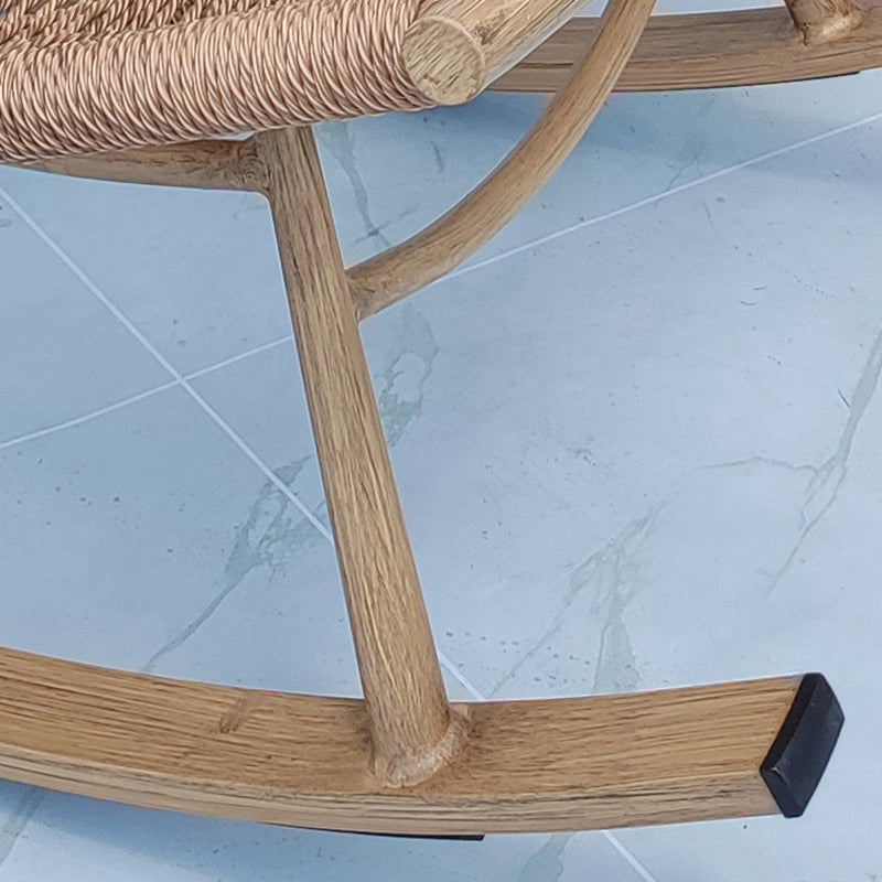 Zeitgenössischer Boho Arc Flechtseil Massivholzrahmen Schaukelstuhl Rückenlehne für Balkon 