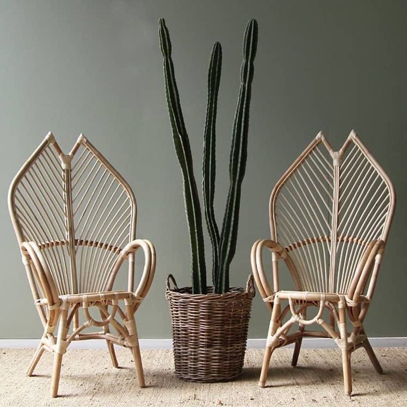 Zeitgenössischer Boho handgefertigter Rattan-Loungesessel Patio-Stuhl Bananenblatt Rückenlehne Armlehne für Balkon 