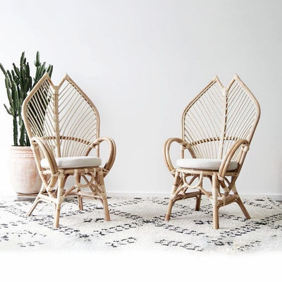 Zeitgenössischer Boho handgefertigter Rattan-Loungesessel Patio-Stuhl Bananenblatt Rückenlehne Armlehne für Balkon 