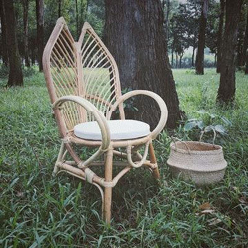 Zeitgenössischer Boho handgefertigter Rattan-Loungesessel Patio-Stuhl Bananenblatt Rückenlehne Armlehne für Balkon 