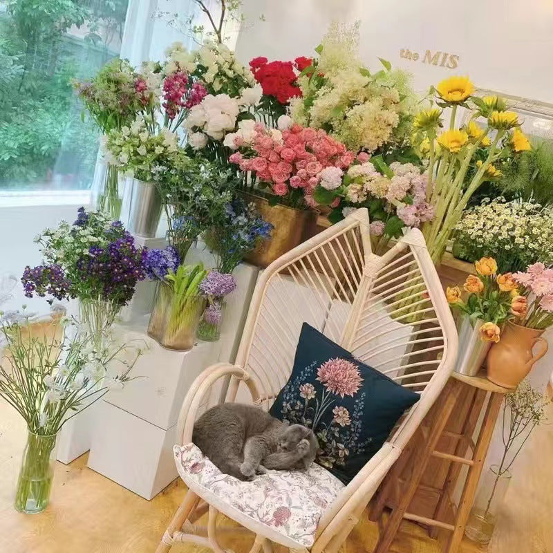 Zeitgenössischer Boho handgefertigter Rattan-Loungesessel Patio-Stuhl Bananenblatt Rückenlehne Armlehne für Balkon 