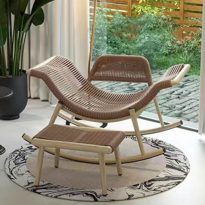Chaise berçante contemporaine Boho incurvée en rotin tissé PE avec cadre en métal, repose-tête et repose-pieds pour balcon 