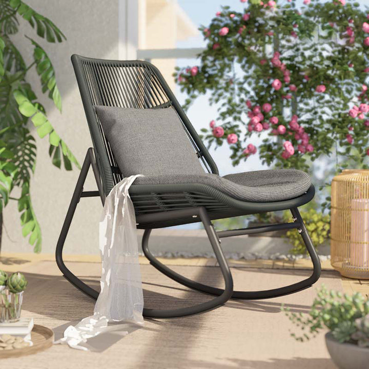 Chaise berçante en métal en rotin tissé PE arc boho contemporain avec coussin d'oreiller pour balcon 